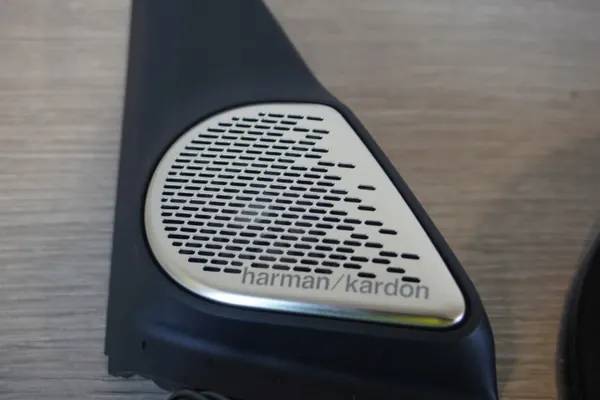 Rejilla Altavoz Harman/Kardon OEM 5A27BD3 Usado image 3