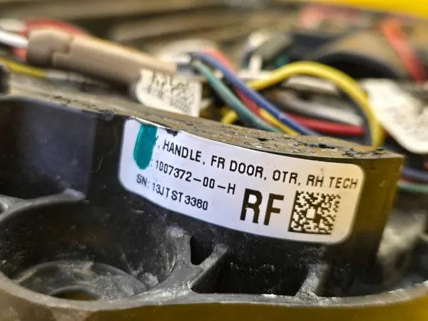 Tesla Model S Rechter Voor Deurhandgreep OEM 100737200H image 7