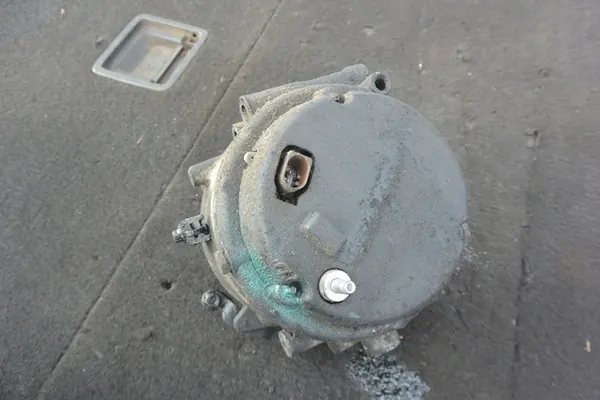 Vaihtovirtageneraattori Mercedes-Benz E-Class W210 W202 OE A0141540702 image 6