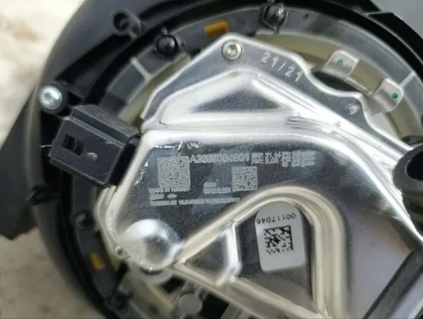 Mercedes-Benz Fläktkåpa OEM A2069064501 Begagnad image 10