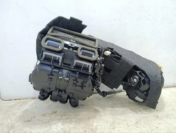 Mercedes-Benz Fläktkåpa OEM A2069064501 Begagnad image 3