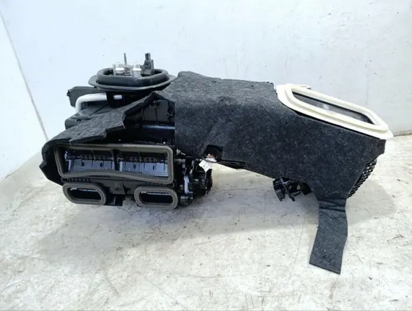 Mercedes-Benz Fläktkåpa OEM A2069064501 Begagnad image 8
