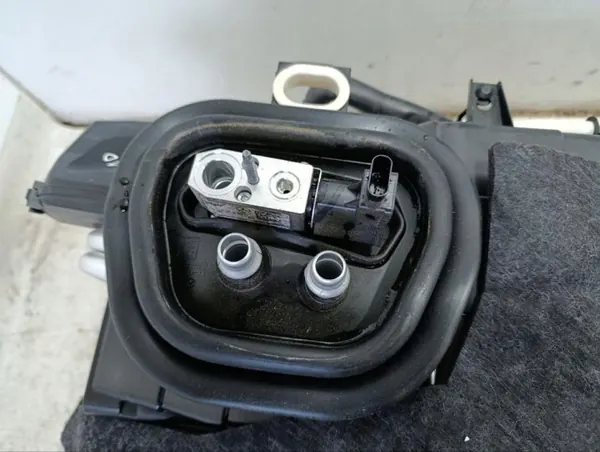 Mercedes-Benz Fläktkåpa OEM A2069064501 Begagnad image 9