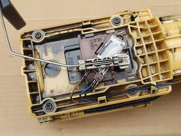 Bomba de Combustível VW Caddy III 1.6 TDI - 1.9 TDI - 2.0 TDI - 2.0 SDI 2K0919050A image 9