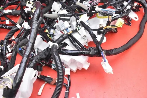 Toyota OE ohjaamon johdotus OEM 82145-42540 image 4