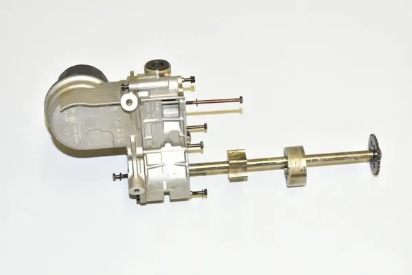 Pompe à huile BMW OEM 7534620 pour Série 7 4.8L image 4