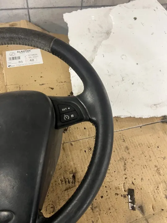 Volante Multifunção Citroen C3 OEM 96407055 image 3