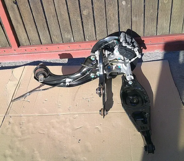 Suspensión trasera derecha OEM WRFA22381916689 Honda CR-V VI image 2