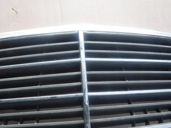 Parrilla delantera Mercedes W203 A2038800483 image 2