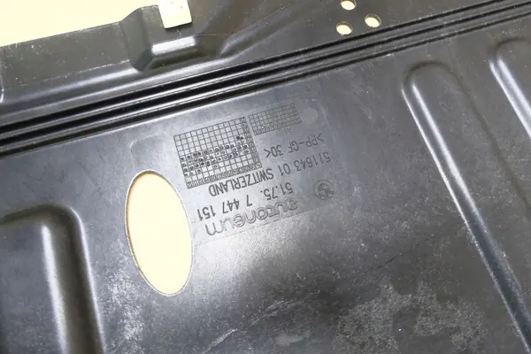 BMW OEM 7447151 Unterbodenschutz für 4er G22 image 3
