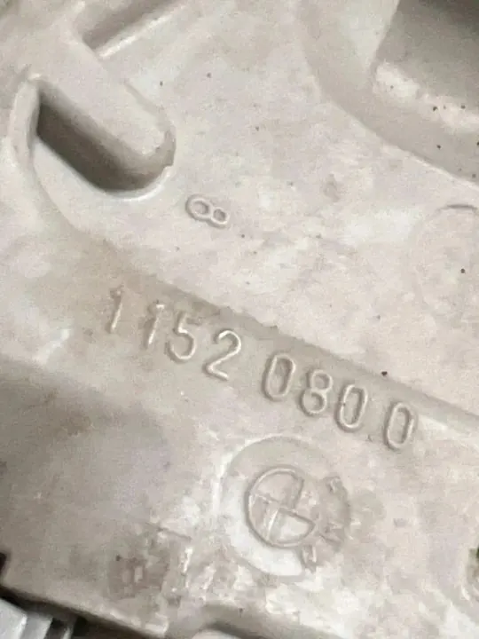 BMW 5 E28 Kofferbakschuim OEM 1152080 - Gebruikt image 3