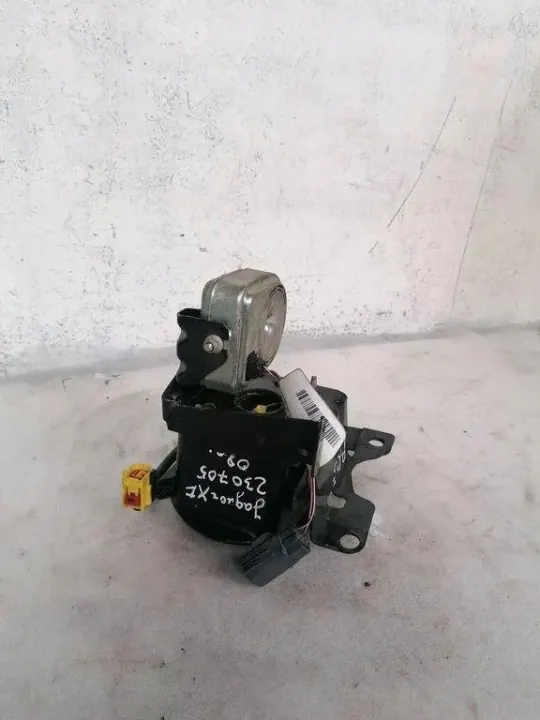 Cartouche de charnière capot Jaguar OEM 8X2316F641A image 2