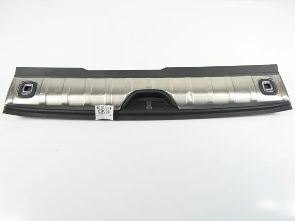 OEM 9801438577 Tira maletero cromado Peugeot 2008 13-15 image 2
