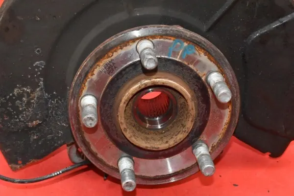 OEM mamAUTO-1052689- Oikea Etupyörännavan image 3