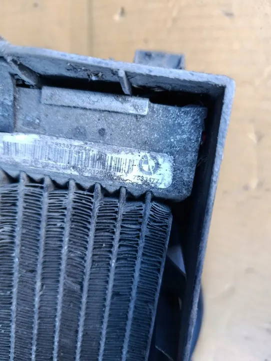 BMW X5 E70 Wasserkühler OEM 7533477 - Gebraucht image 4