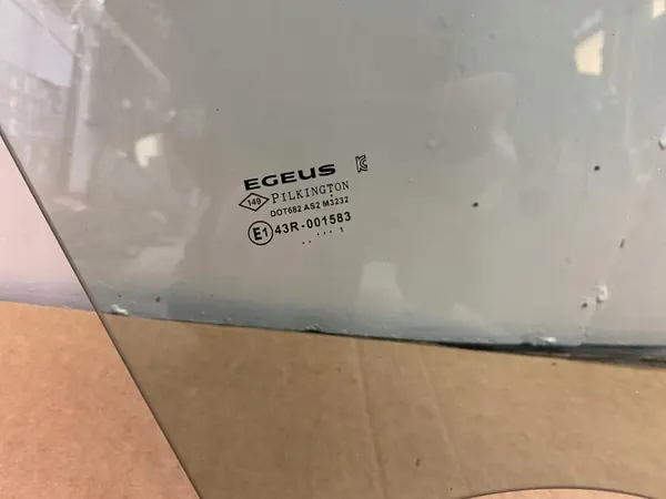 Cristal puerta delantera derecha OEM 43R001583 Renault Modus image 3