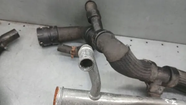 Vesiputket Volvo V60 S60 II V70 III S80 II 2.4 D OE 31355201 image 10