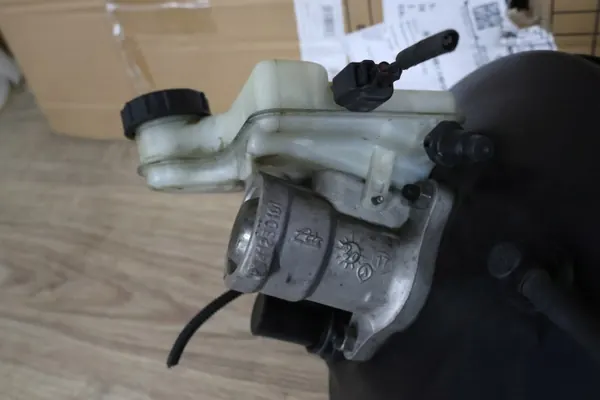 Volvo C30 Servo OEM 6N51-2B195-DD - Käytetty image 5