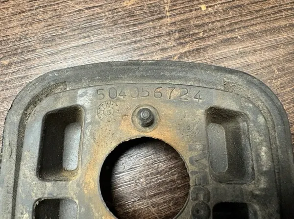 Iveco OE 504056724 Oven puskuri magneetti - Käytetty image 3