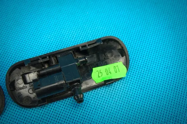 Audi A8 S8 Hood Washer Nozzles 4H0955987C 4H0955988C 4H0955989C image 4