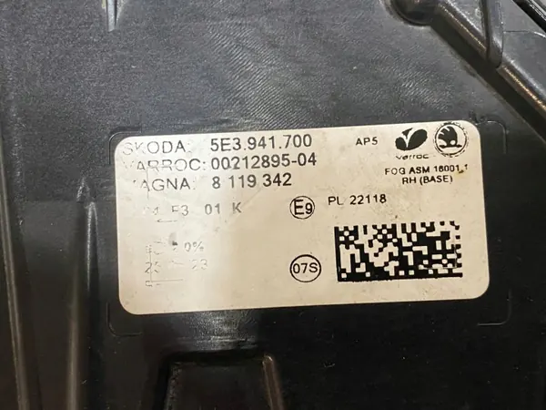 OEM 5E3941700 Oikea DRL LED Skoda Octavia IV:lle image 9