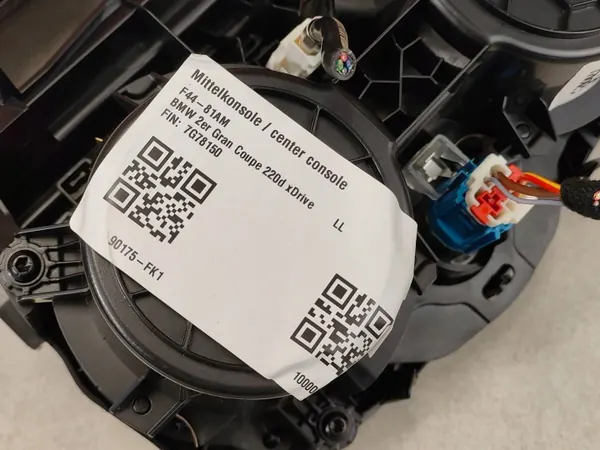 BMW OEM 6834299 bekerhouder voor F40 F44 console image 9