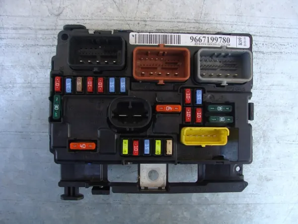 BSM-00 R09 9667199780 -moduuli Peugeot Citroenille image 2