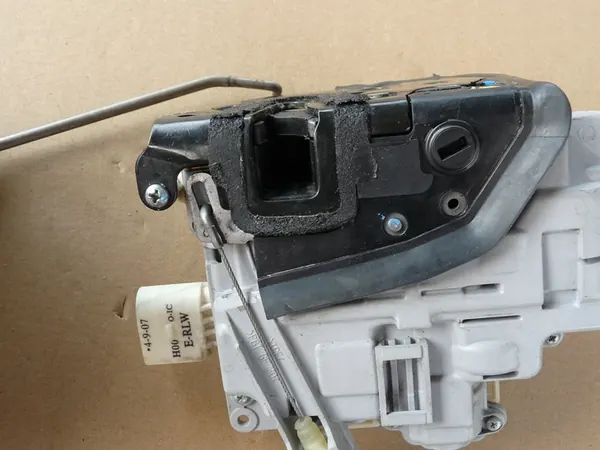 AUDI A8 D3 II LIFT Hintere Linke Türschloss 4E0839015H image 10