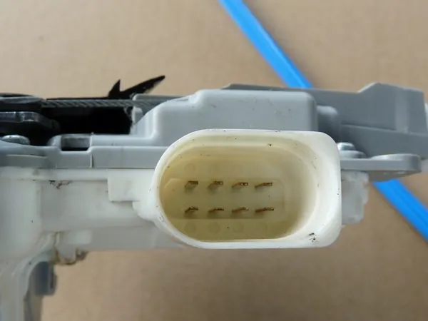 AUDI A8 D3 II LIFT Hintere Linke Türschloss 4E0839015H image 7