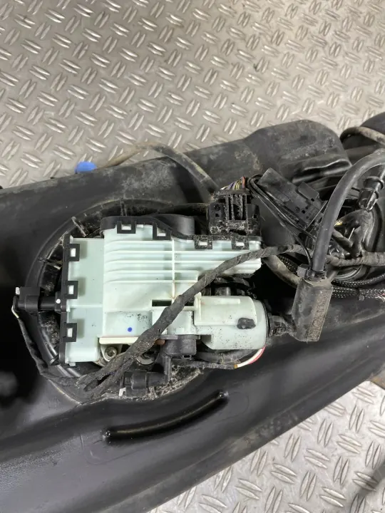 Réservoir AdBlue VW Crafter OEM A9064700815 - Occasion image 3