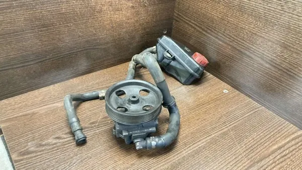 Styrpump Alfa Romeo 159 OEM 50500424009483 image 2