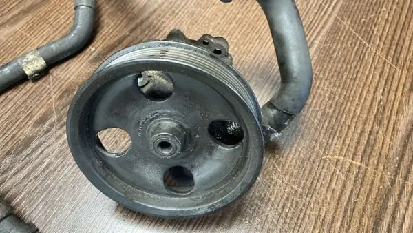 Styrpump Alfa Romeo 159 OEM 50500424009483 image 3