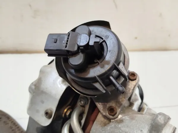 Audi A4 B9 2.0 TDI 190 Turbo 04L253056L image 3