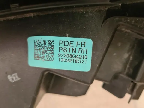 Faro Halógeno Derecho Hyundai I30 2016 OEM 92208G4210 image 3