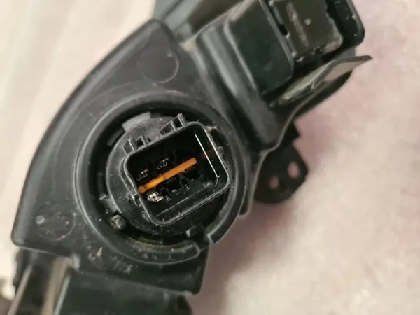 Faro Halógeno Derecho Hyundai I30 2016 OEM 92208G4210 image 4