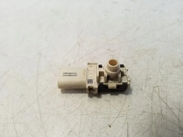 Brandstofdruksensor Ford Kuga II 2020 OEM KJ6A9C052AA image 2