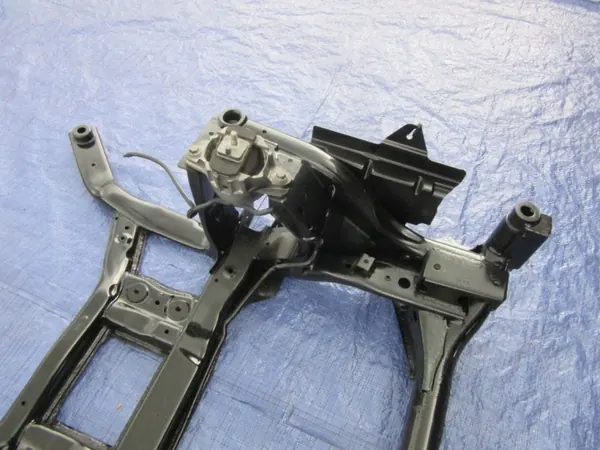 Jaguar F-Pace Etupalkki OEM 4x4OE001567 Käytetty image 3