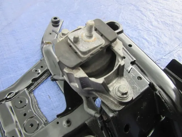 Jaguar F-Pace Etupalkki OEM 4x4OE001567 Käytetty image 4