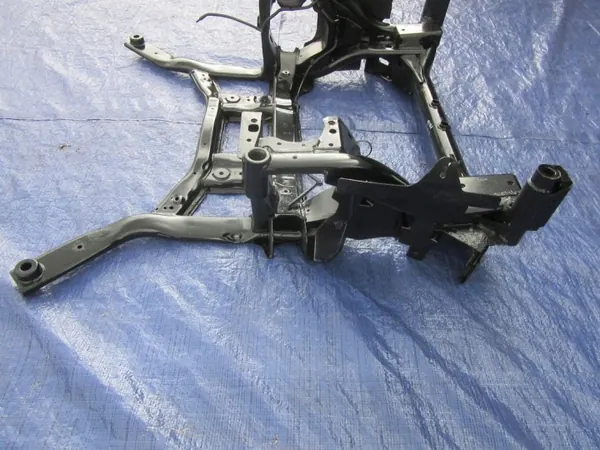 Jaguar F-Pace Etupalkki OEM 4x4OE001567 Käytetty image 5