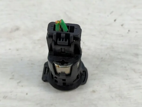 Tomada isqueiro Citroen C4 Picasso OEM 966610537700 image 3
