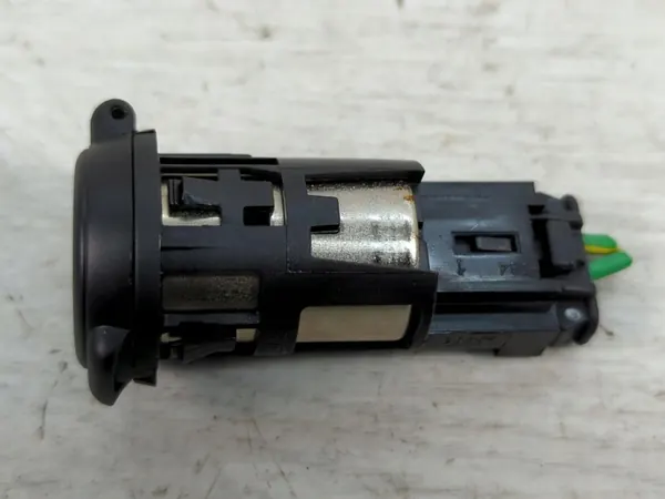 Tomada isqueiro Citroen C4 Picasso OEM 966610537700 image 4