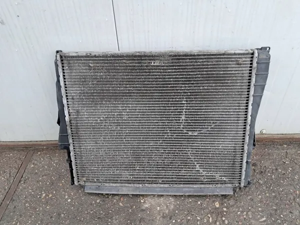 Radiador de refrigerante BMW E46 318i 320d 320i 330d 330ci OEM 9071518 image 3