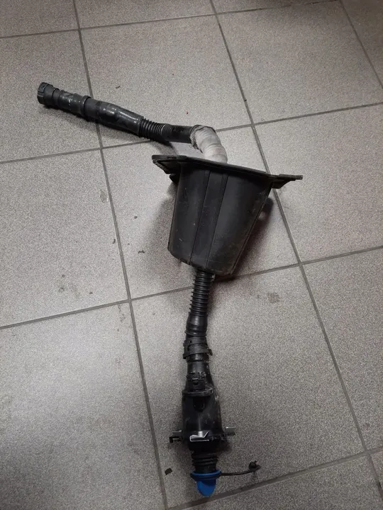 Tuyau de remplissage AdBlue Fiat Ducato Citroen Jumper Peugeot Boxer image 2