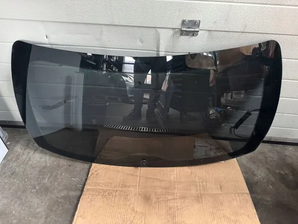 Vitre de coffre Maserati Levante OEM 06700321950 image 2