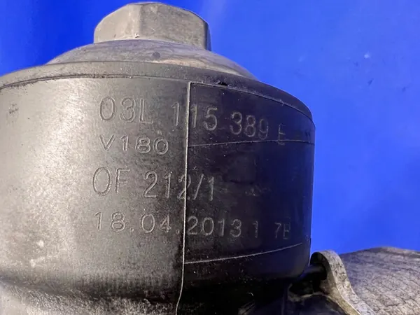 AUDI A4 A5 Q5 A6 2.0 TDI Öljynsuodattimen Perusta 03L115389E image 8