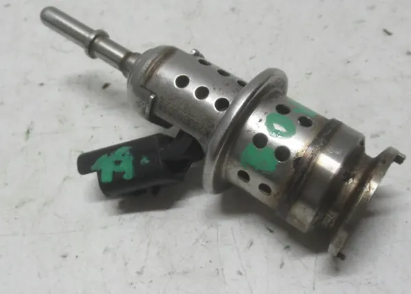 Inyector AdBlue Peugeot OEM 9801187080 - Usado image 2