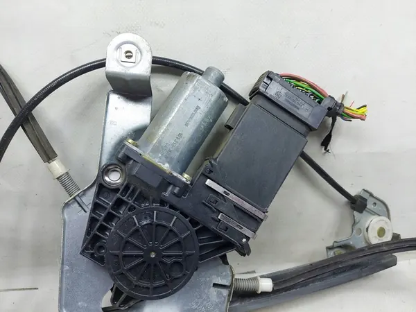 Motor de vidro elétrico dianteiro direito Skoda Octavia I 1U1837402J image 3