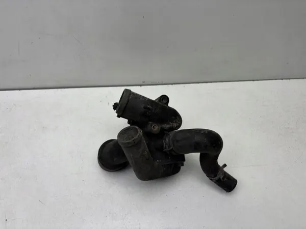 Audi termostaatin kotelo OEM 022121121E - Käytetty image 2