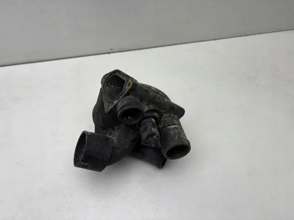 Audi termostaatin kotelo OEM 022121121E - Käytetty image 4