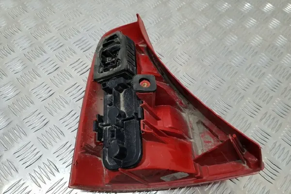Luz trasera derecha RENAULT CLIO II 7700410516 image 2